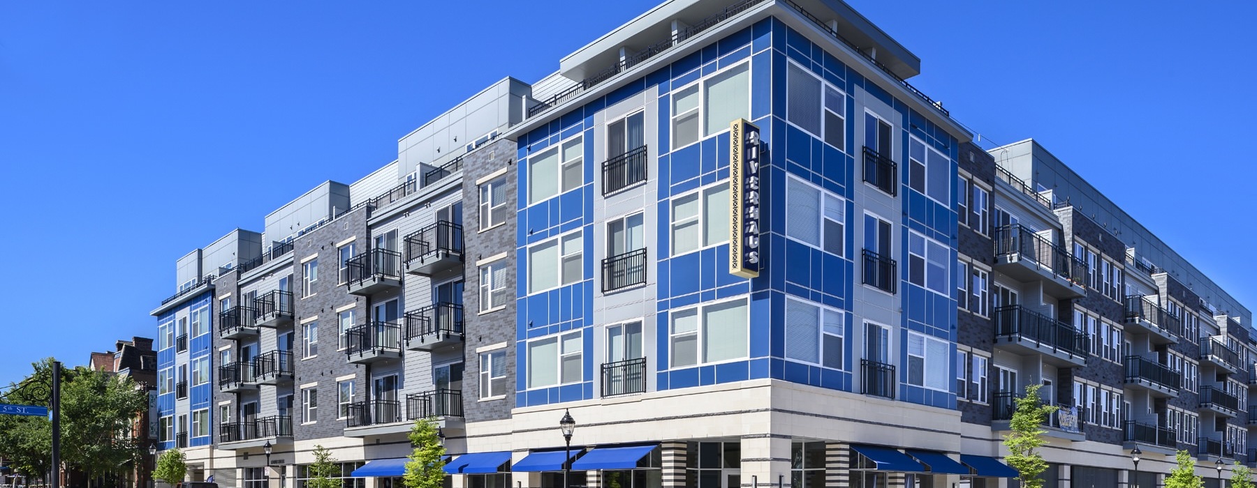 a large building with many windows